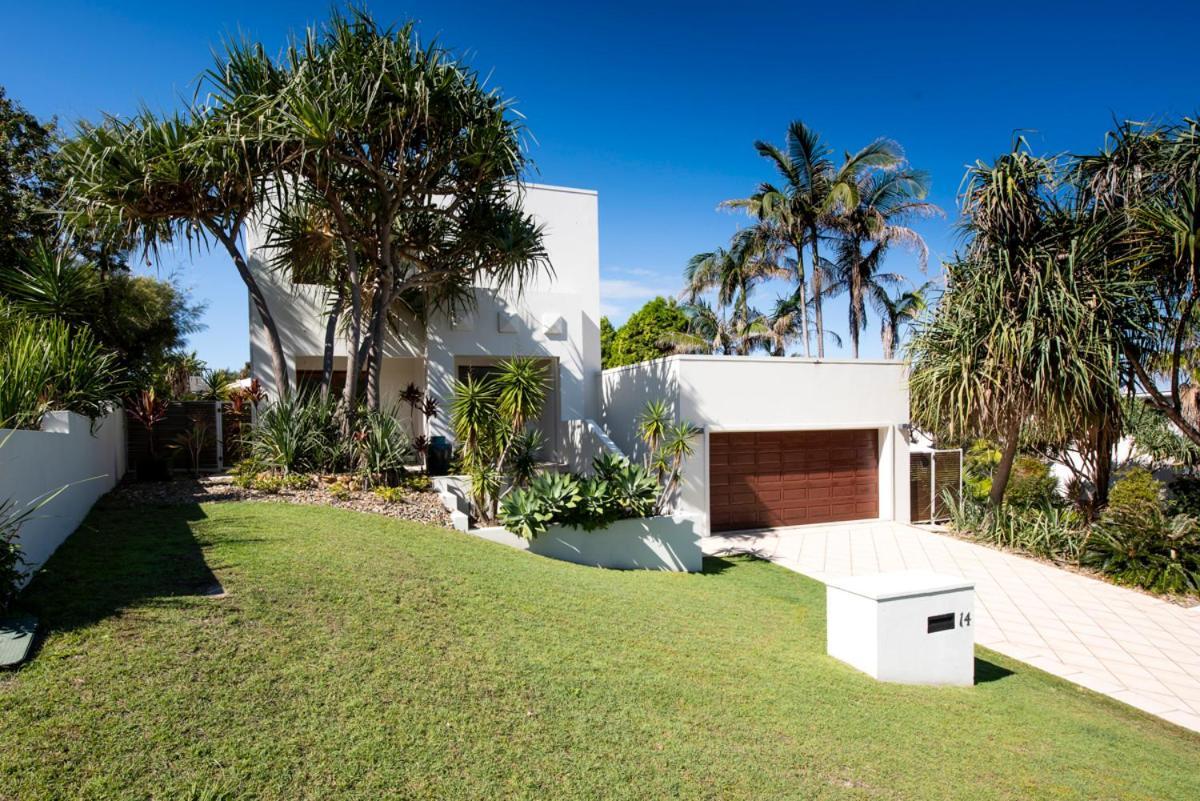 Ultimate Noosa Six Bedroom Luxury With Waterslide!
