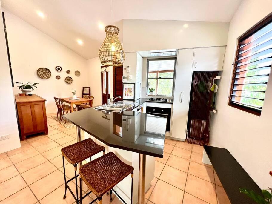 Private Sanctuary, Walking Distance To Apartment