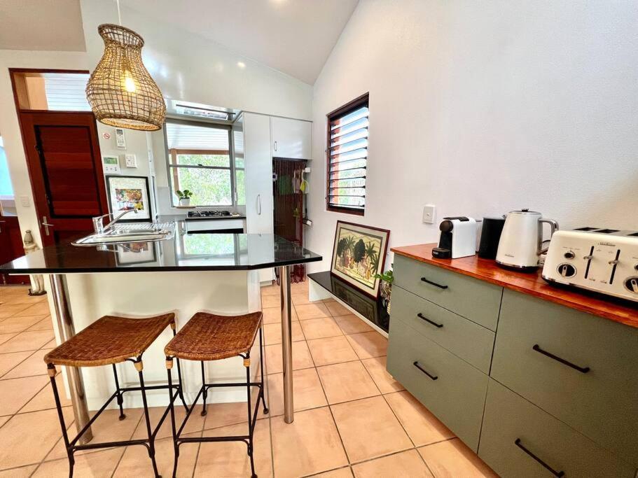 Private Sanctuary, Walking Distance To Apartment