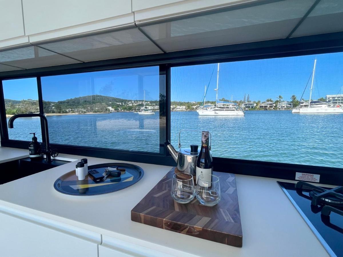Botel Oasis - Luxury Floating Eco Noosa Heads