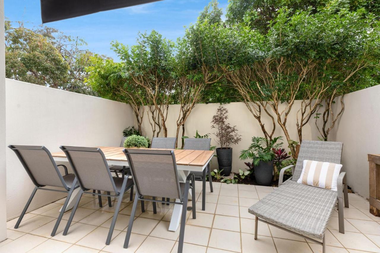 5 The Courtyards Townhouse Close To And Shops