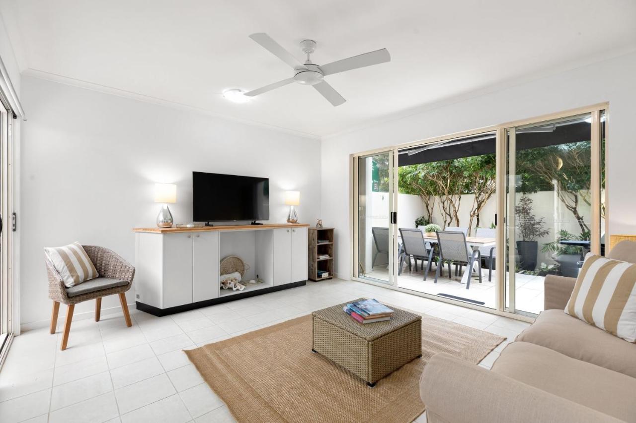 Apartment 5 The Courtyards Townhouse Close To And Shops Sunshine Beach