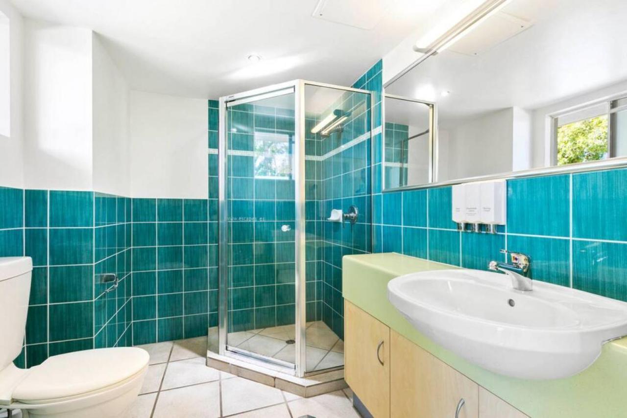 Pet Friendly Walk To Hastings St Or Noosa River 11ats *
