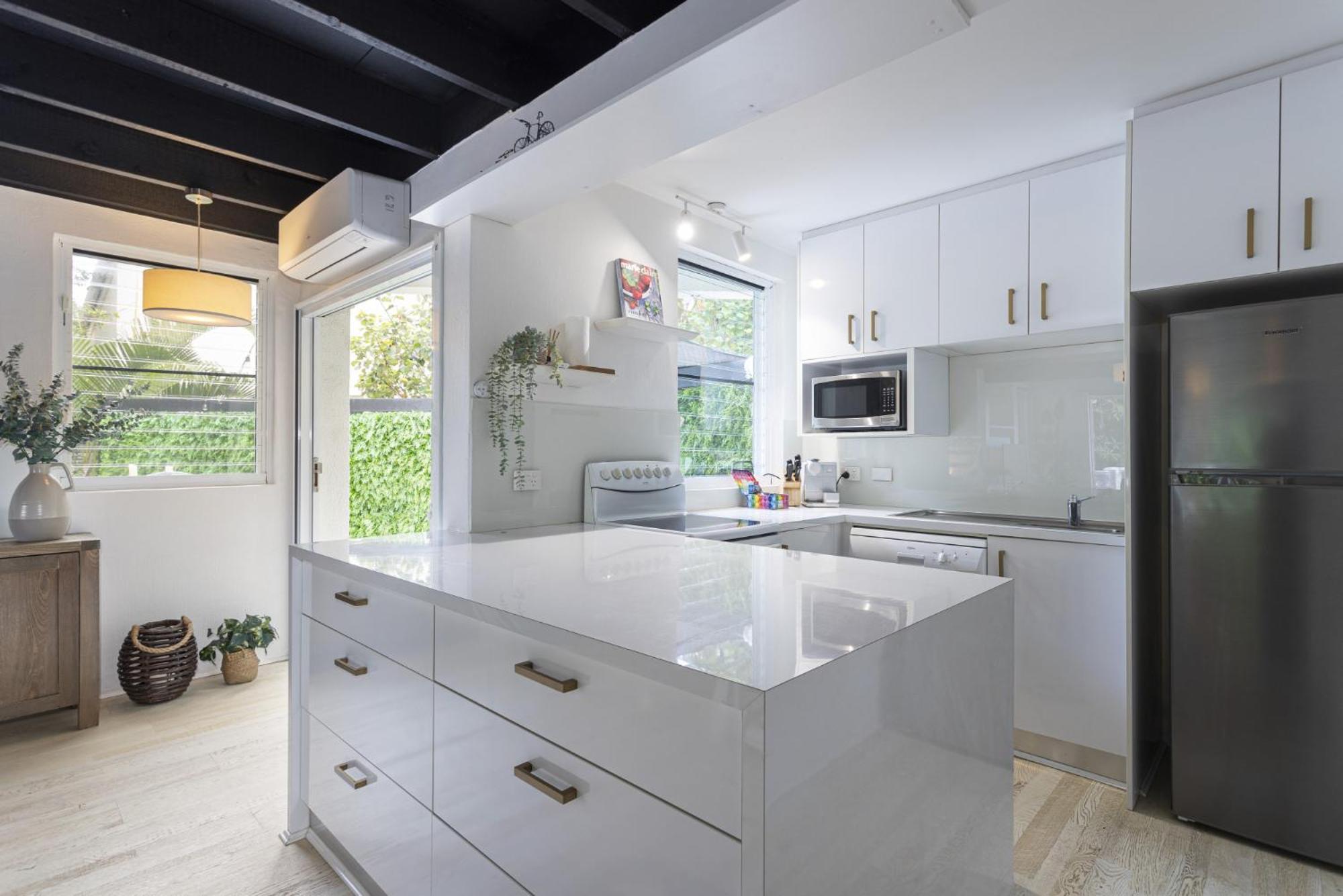 Beachside 2-bed House With Pool, Courtyard & Bbq Casa de férias