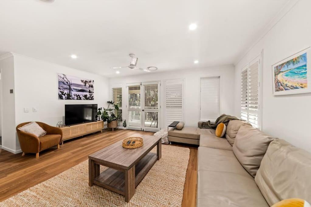 Large Gem - Off Gympie Terrace * Noosaville