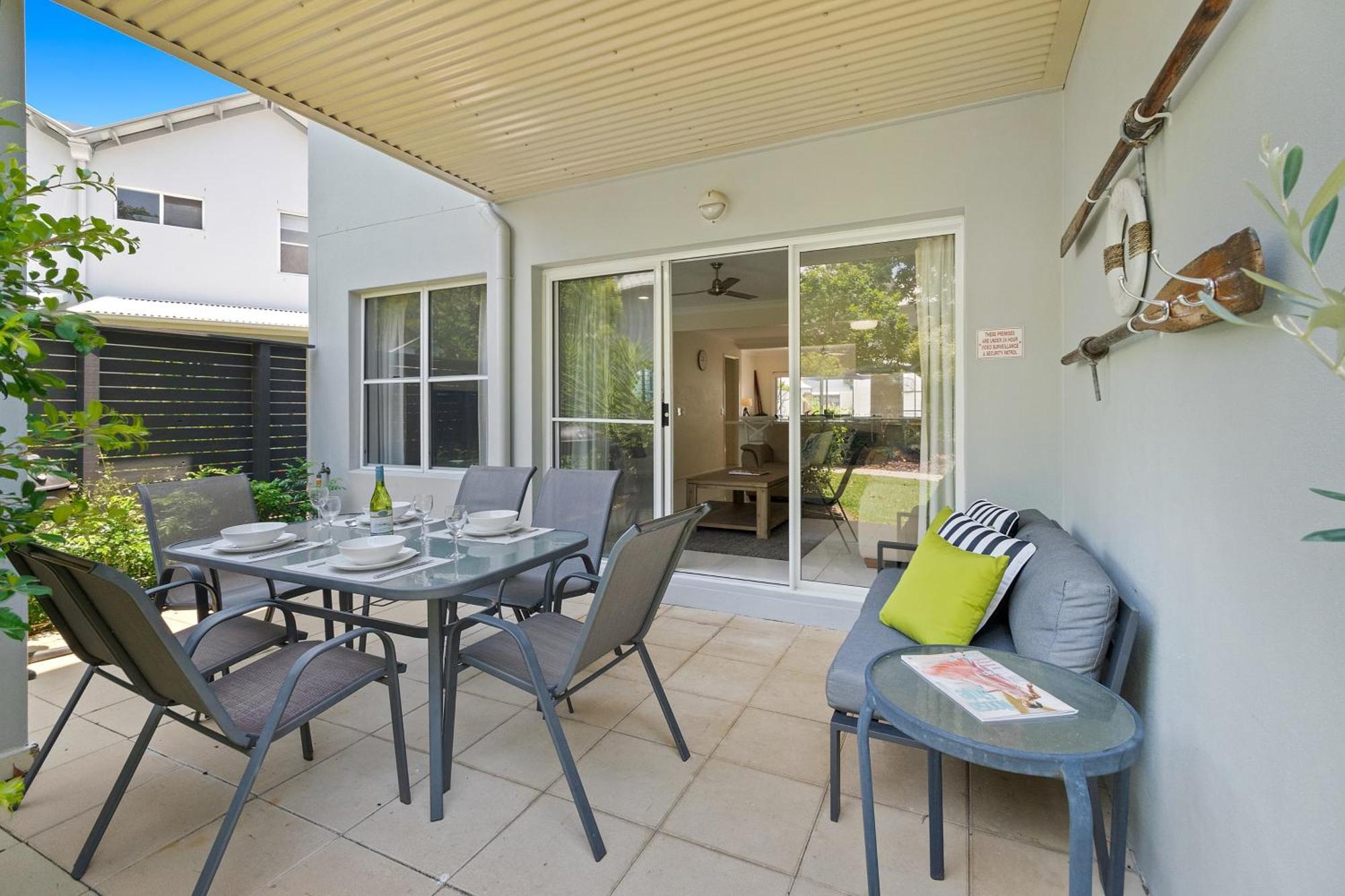 Noosa Entrance Waterfront Resort 4*