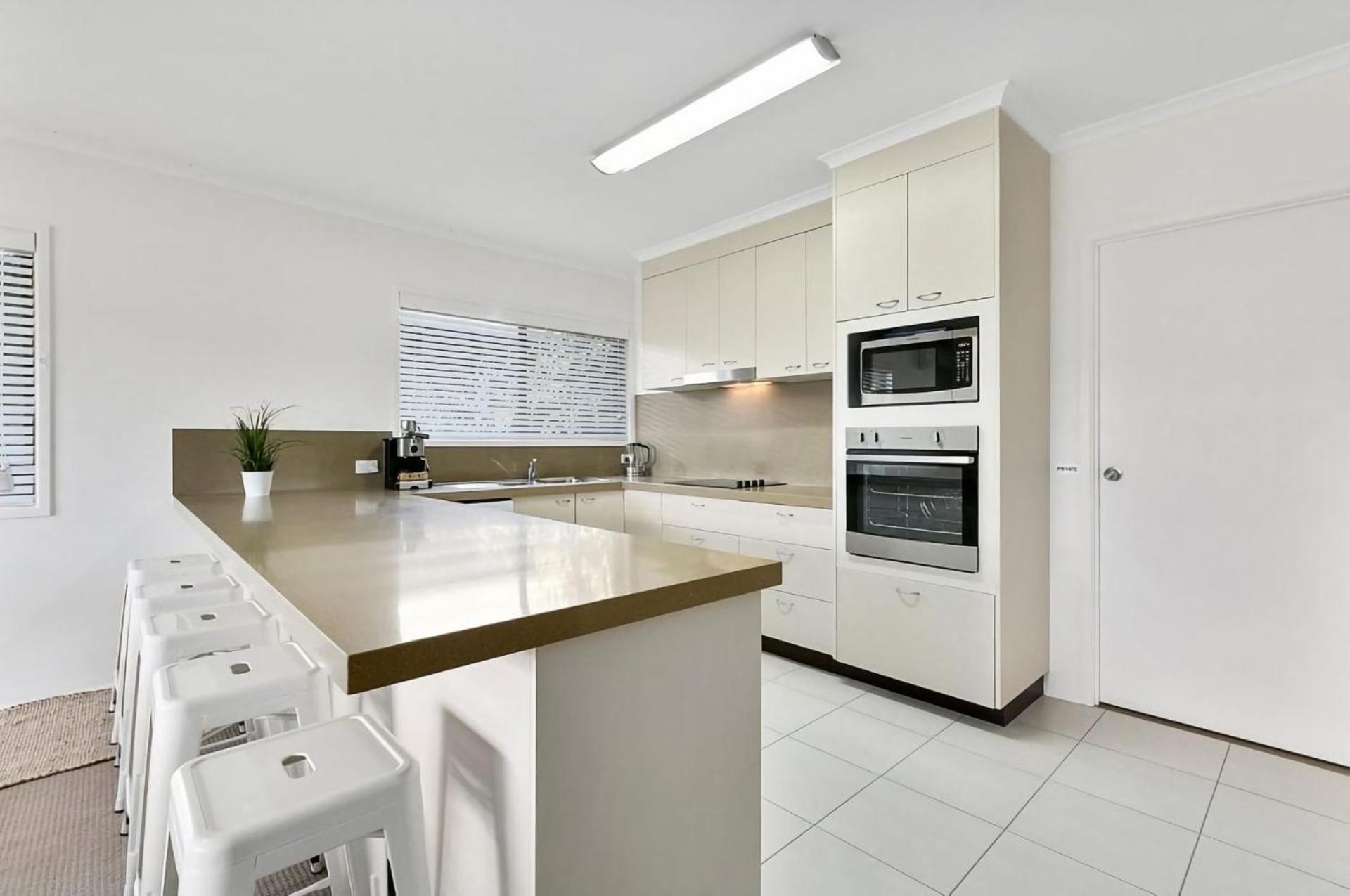 Spacious 2 Bedroom Pet Friendly With Pool