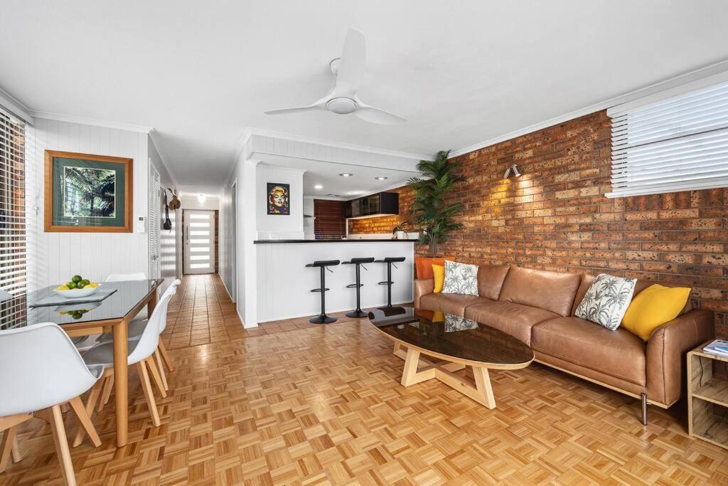 Jalynca, Waterfront Escape Apartment *