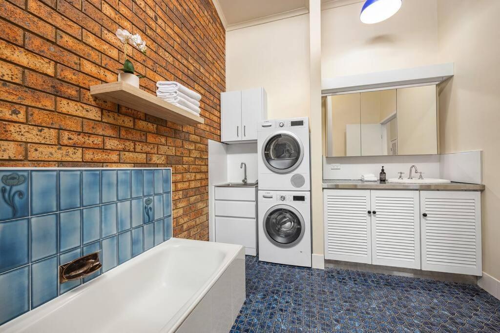 Jalynca, Waterfront Escape Apartment Noosa Heads