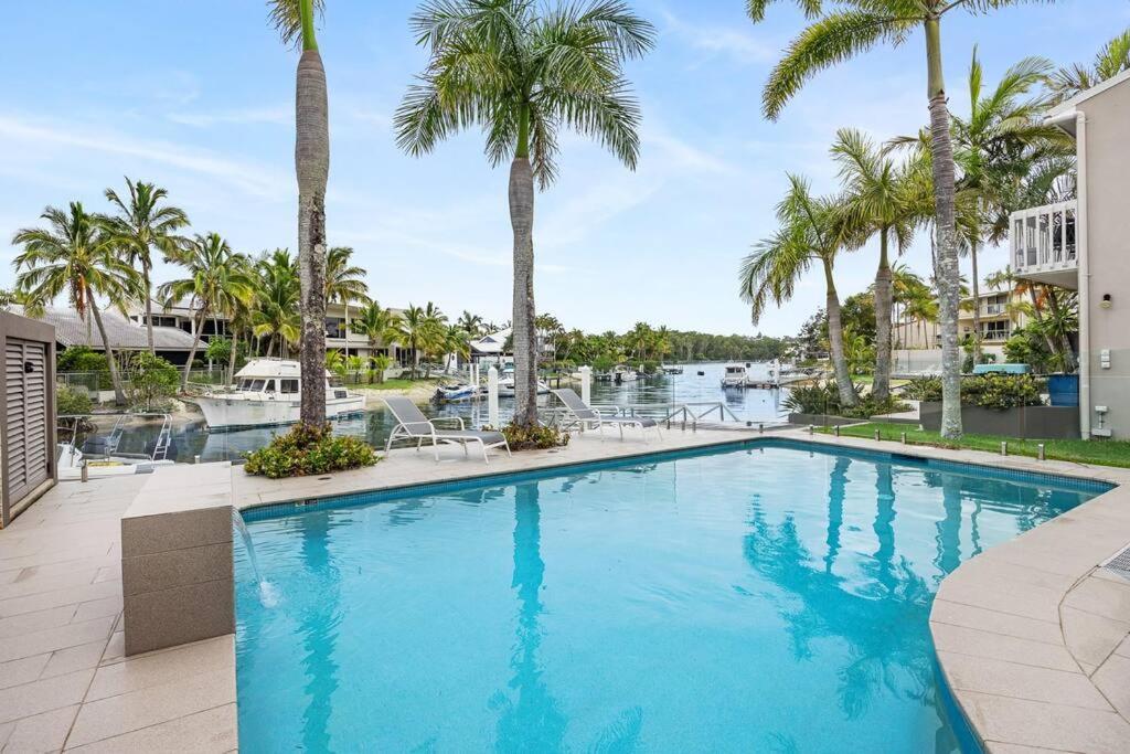 Jalynca, Waterfront Escape Apartment
