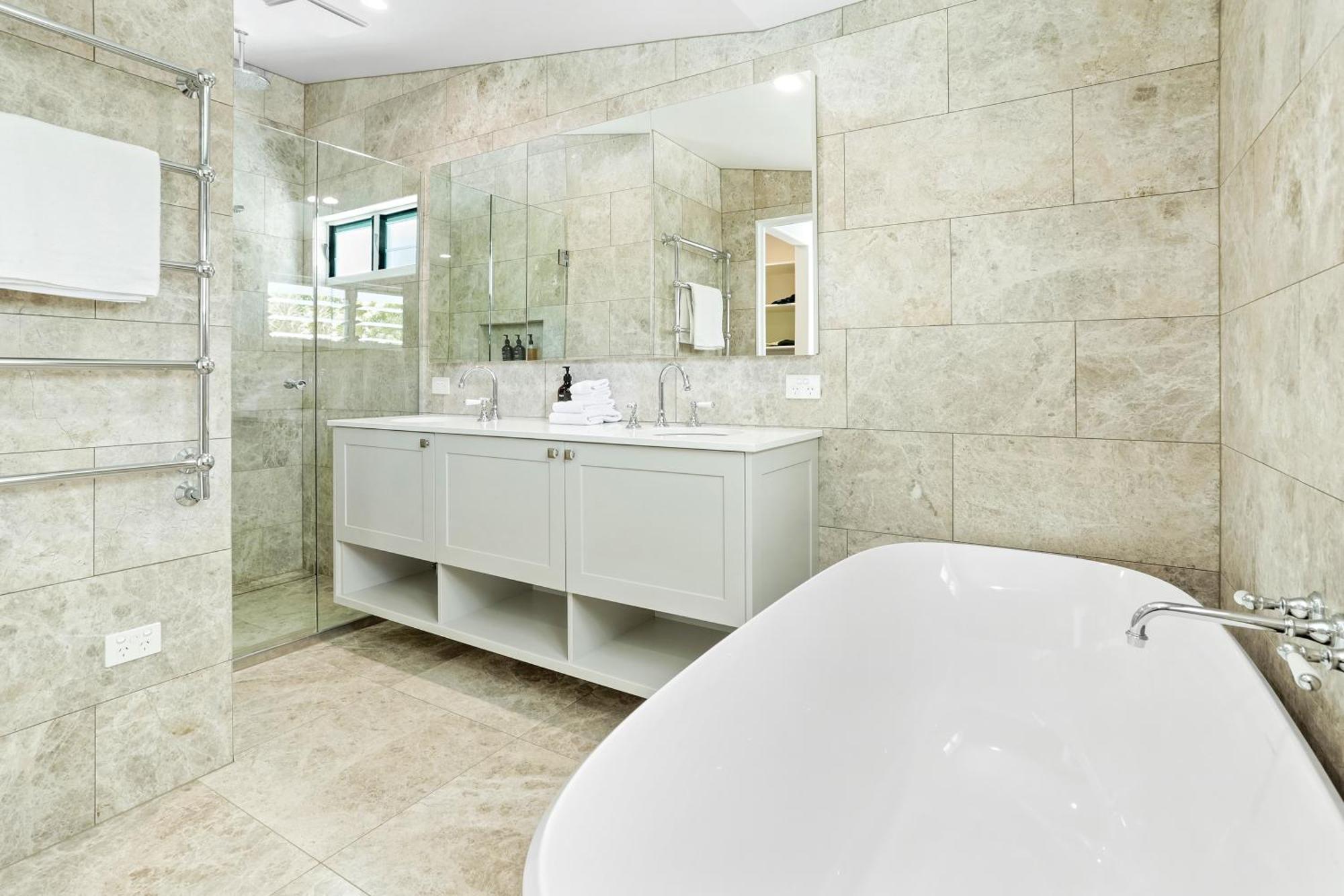 Peaceful & Stylish Retreat, Noosa Heads