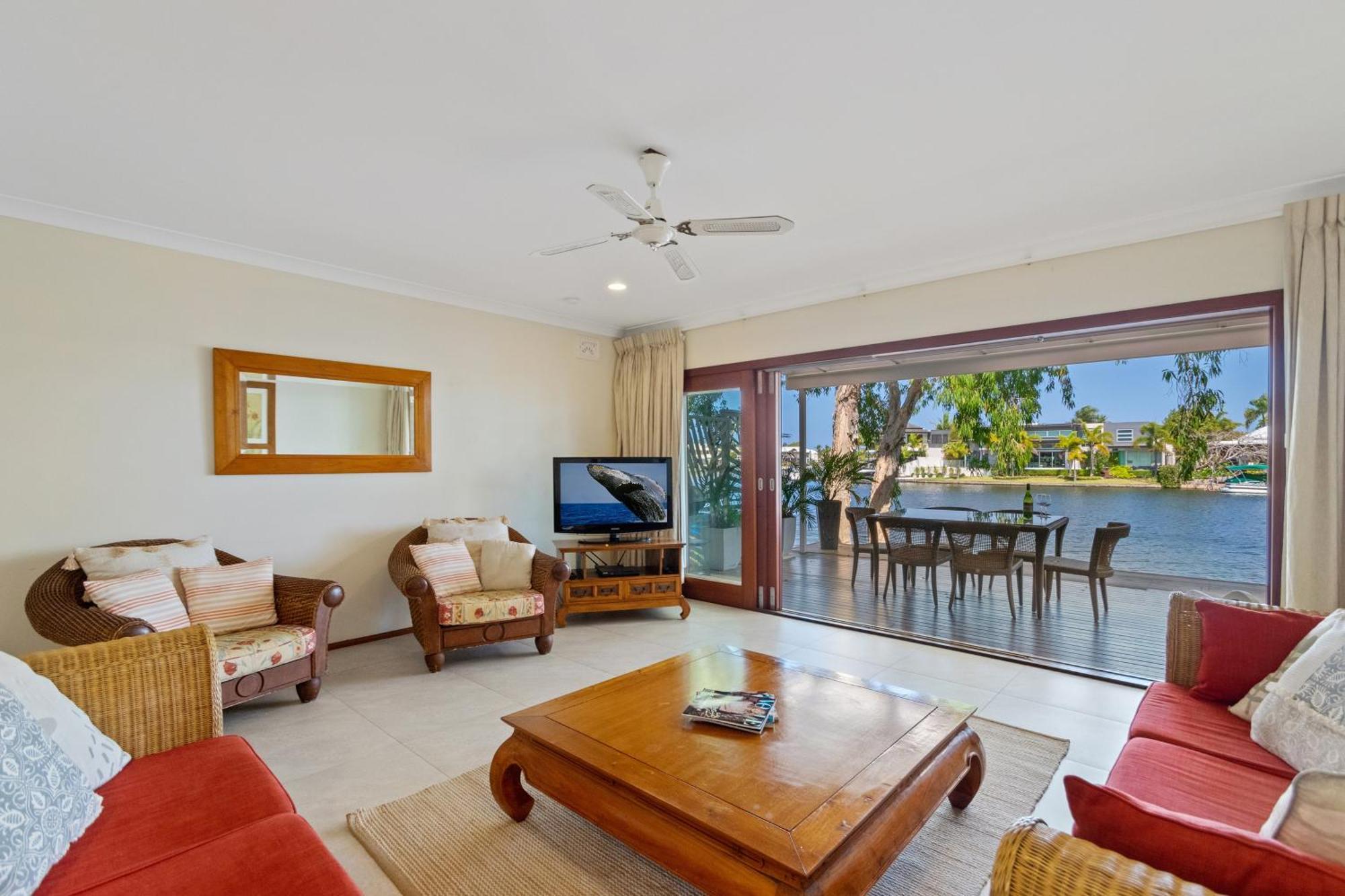Noosa Entrance Waterfront Resort 4*