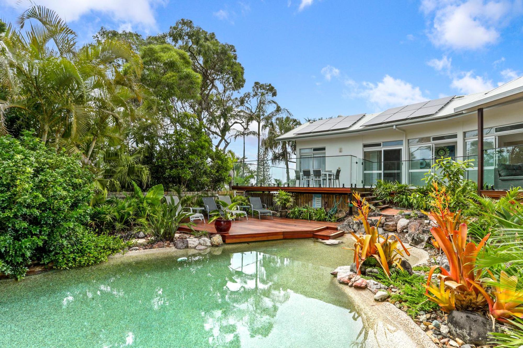 A Tropical Family Oasis In Sunshine Beach *