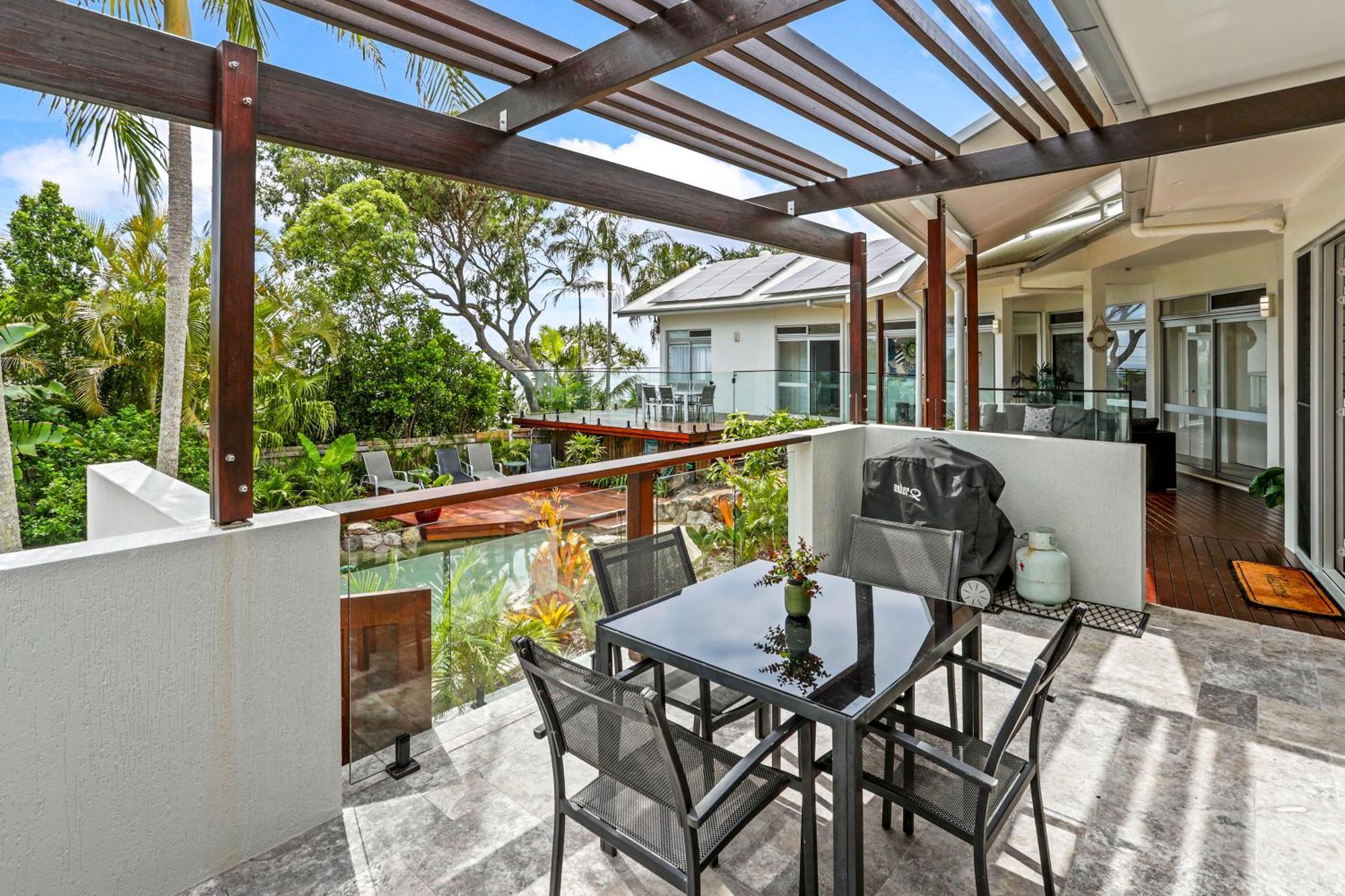A Tropical Family Oasis In Sunshine Beach *