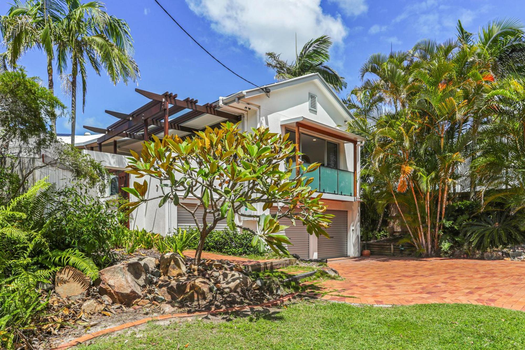 A Tropical Family Oasis In Sunshine Beach