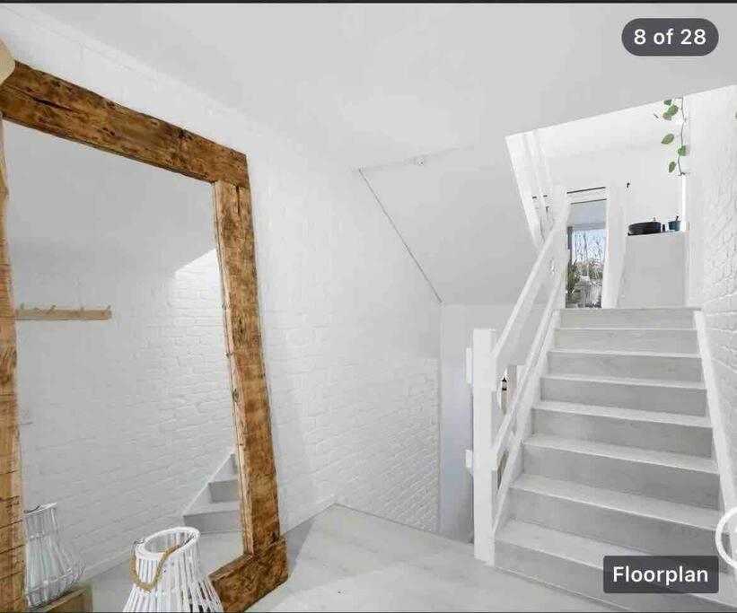 Holiday home White House High On Belmore, Pets Welcome Sunshine Beach