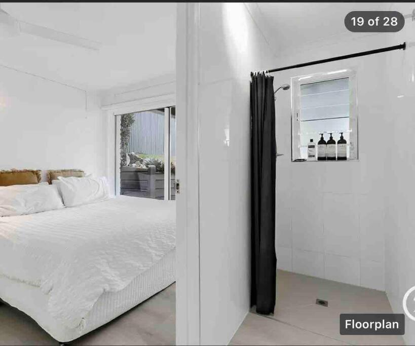 White House High On Belmore, Pets Welcome *