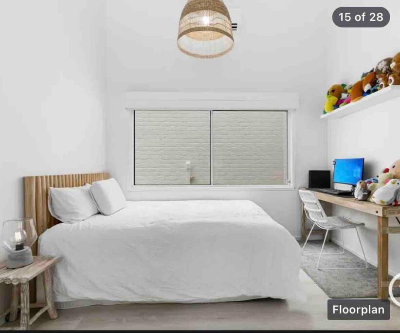 White House High On Belmore, Pets Welcome *