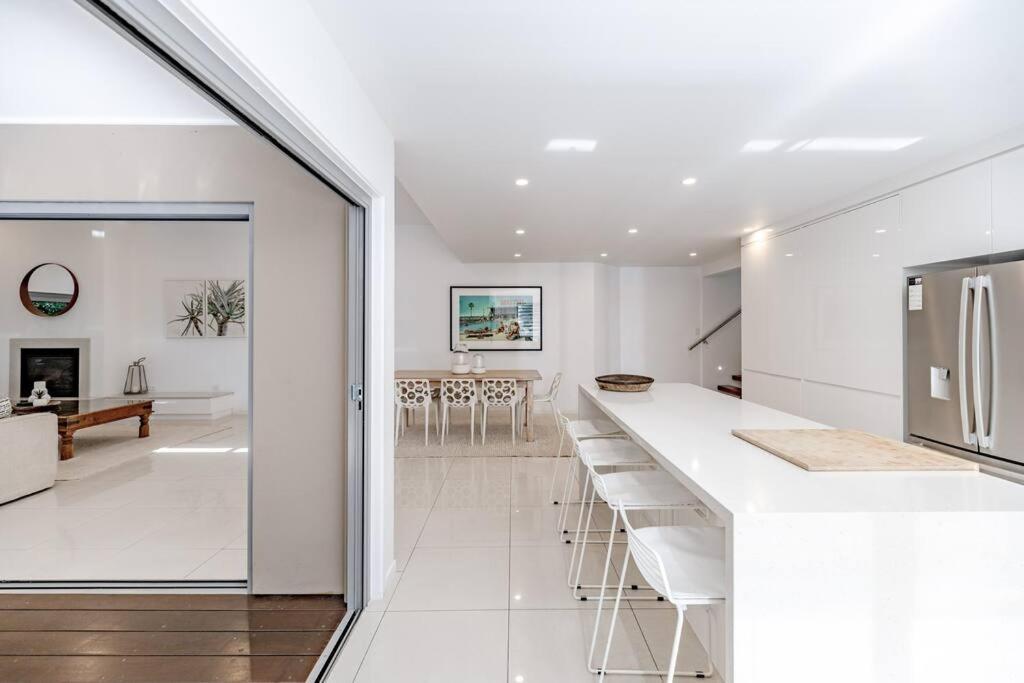 Holiday home Sleek & Stylish Family House ~ Near Junction Noosa Heads