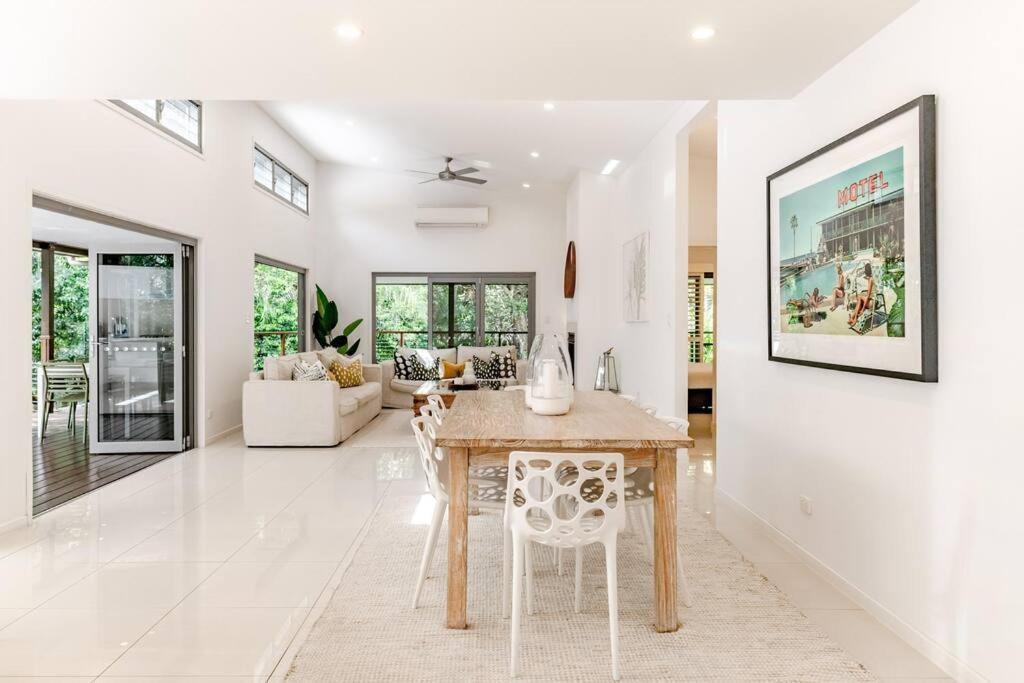 Holiday home Sleek & Stylish Family House ~ Near Junction