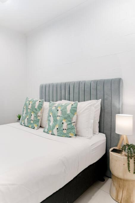 Sleek & Stylish Family House ~ Near Junction Noosa Heads