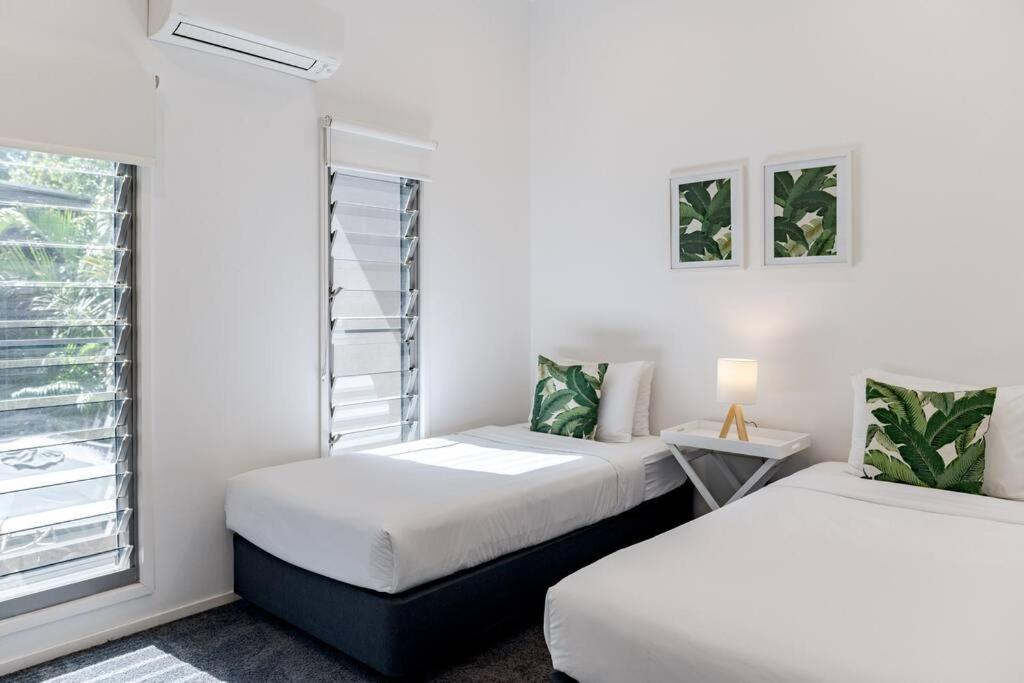 Sleek & Stylish Family House ~ Near Junction Holiday home