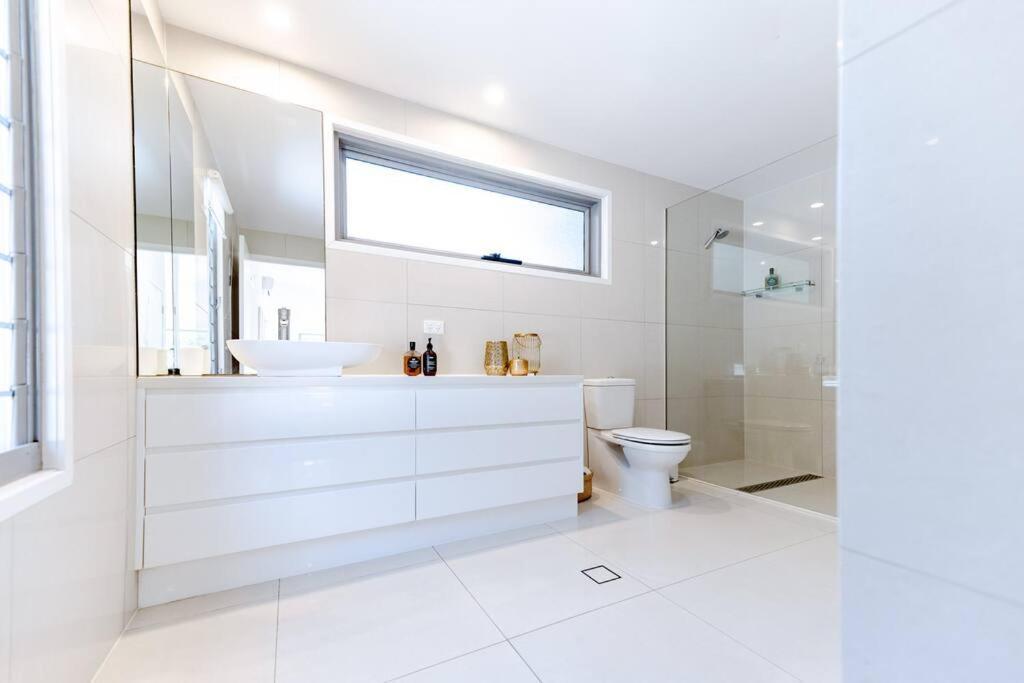 Holiday home Sleek & Stylish Family House ~ Near Junction Noosa Heads