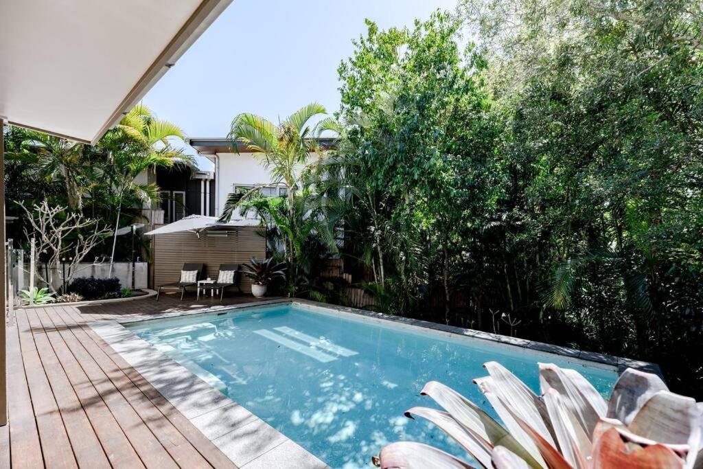 Sleek & Stylish Family House ~ Near Junction Holiday home