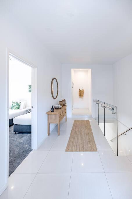 Holiday home Sleek & Stylish Family House ~ Near Junction