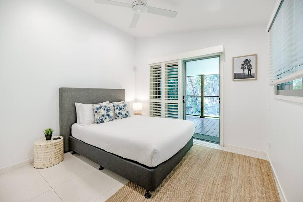 Holiday home Sleek & Stylish Family House ~ Near Junction *