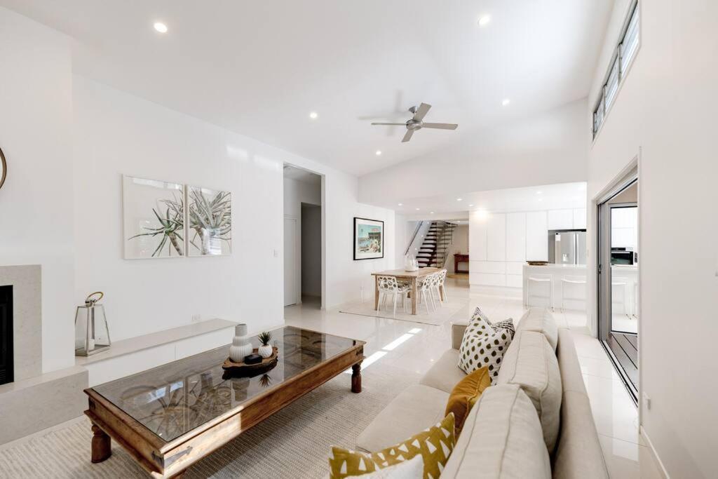 Sleek & Stylish Family House ~ Near Junction Holiday home Noosa Heads