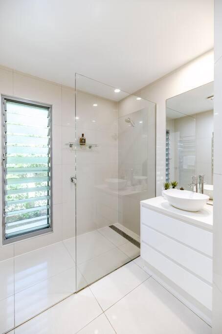 Sleek & Stylish Family House ~ Near Junction *