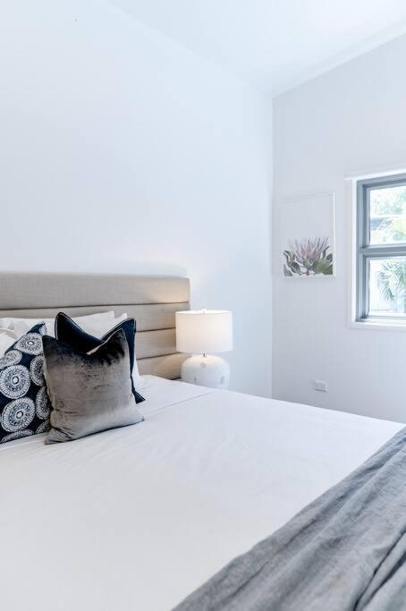 Holiday home Sleek & Stylish Family House ~ Near Junction Noosa Heads