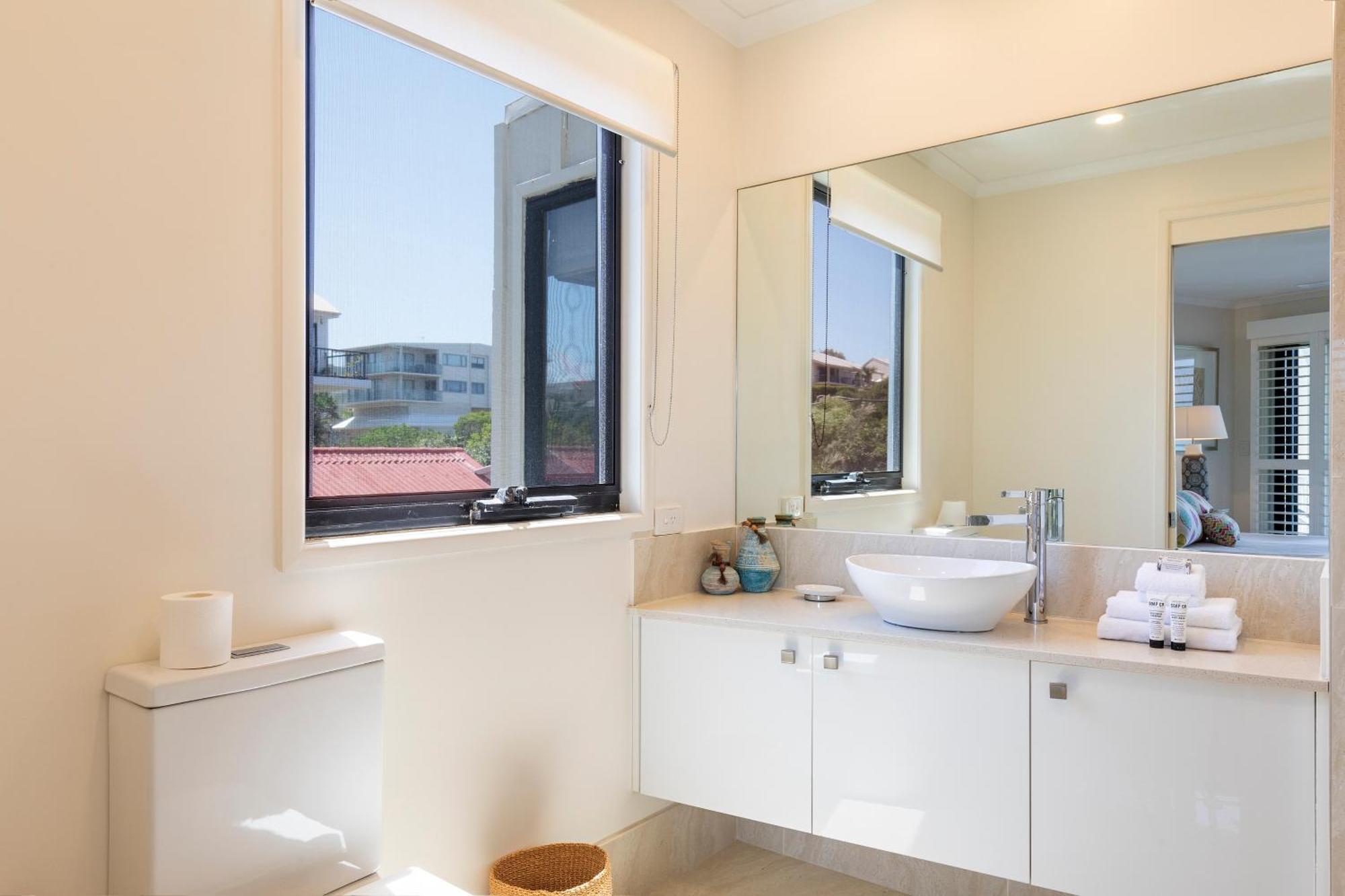 Wake Up To Ocean Views In Stylish Comfort Apartment Sunshine Beach