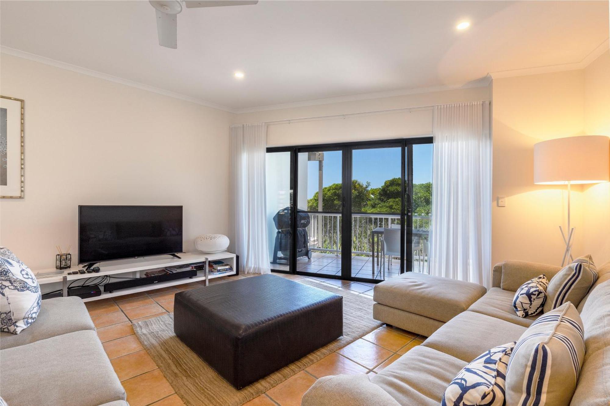 Apartment Wake Up To Ocean Views In Stylish Comfort *