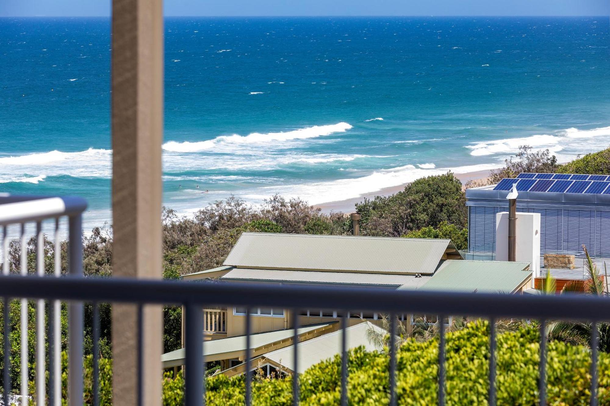 Wake Up To Ocean Views In Stylish Comfort * Sunshine Beach