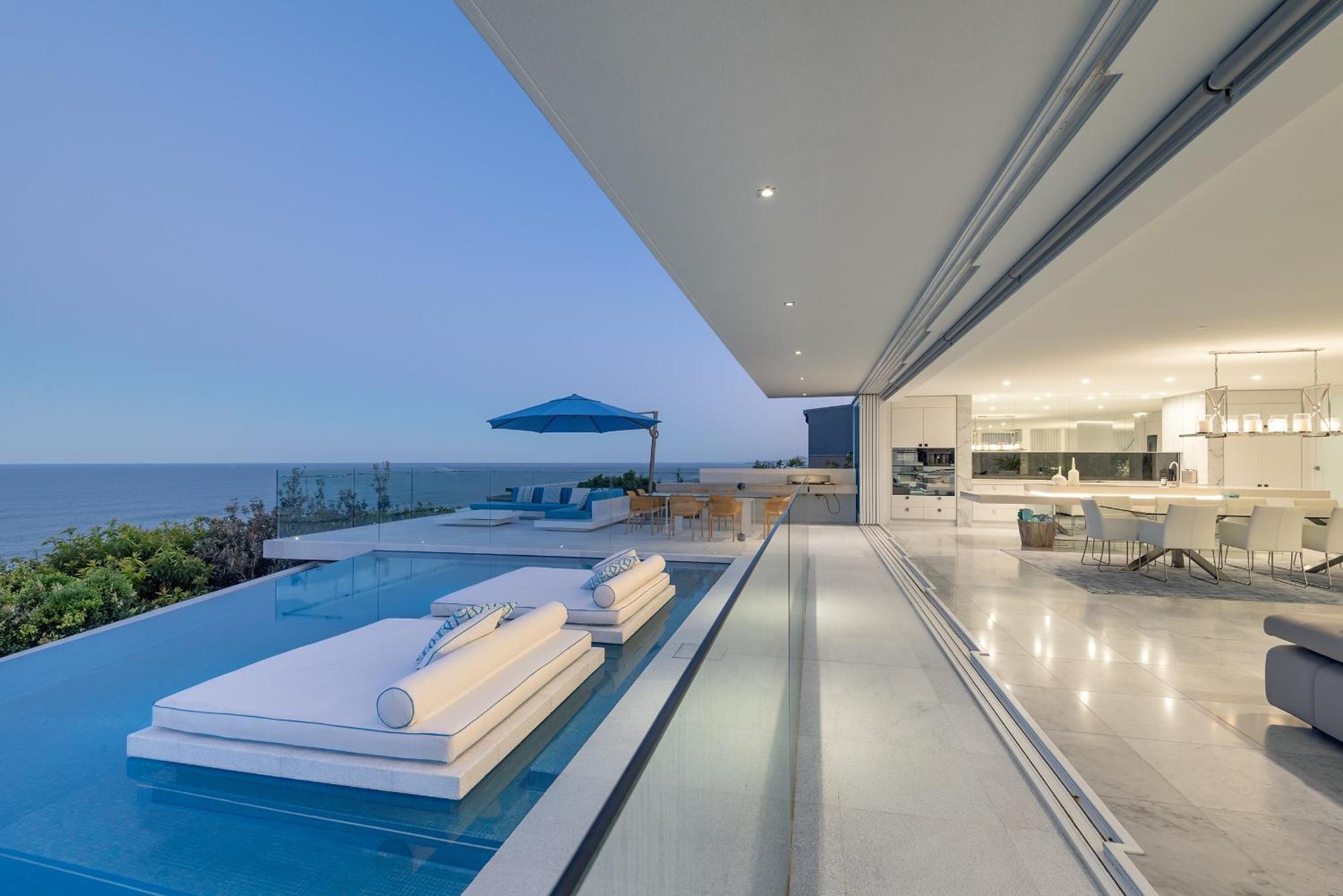 Azure Holiday home Sunshine Beach