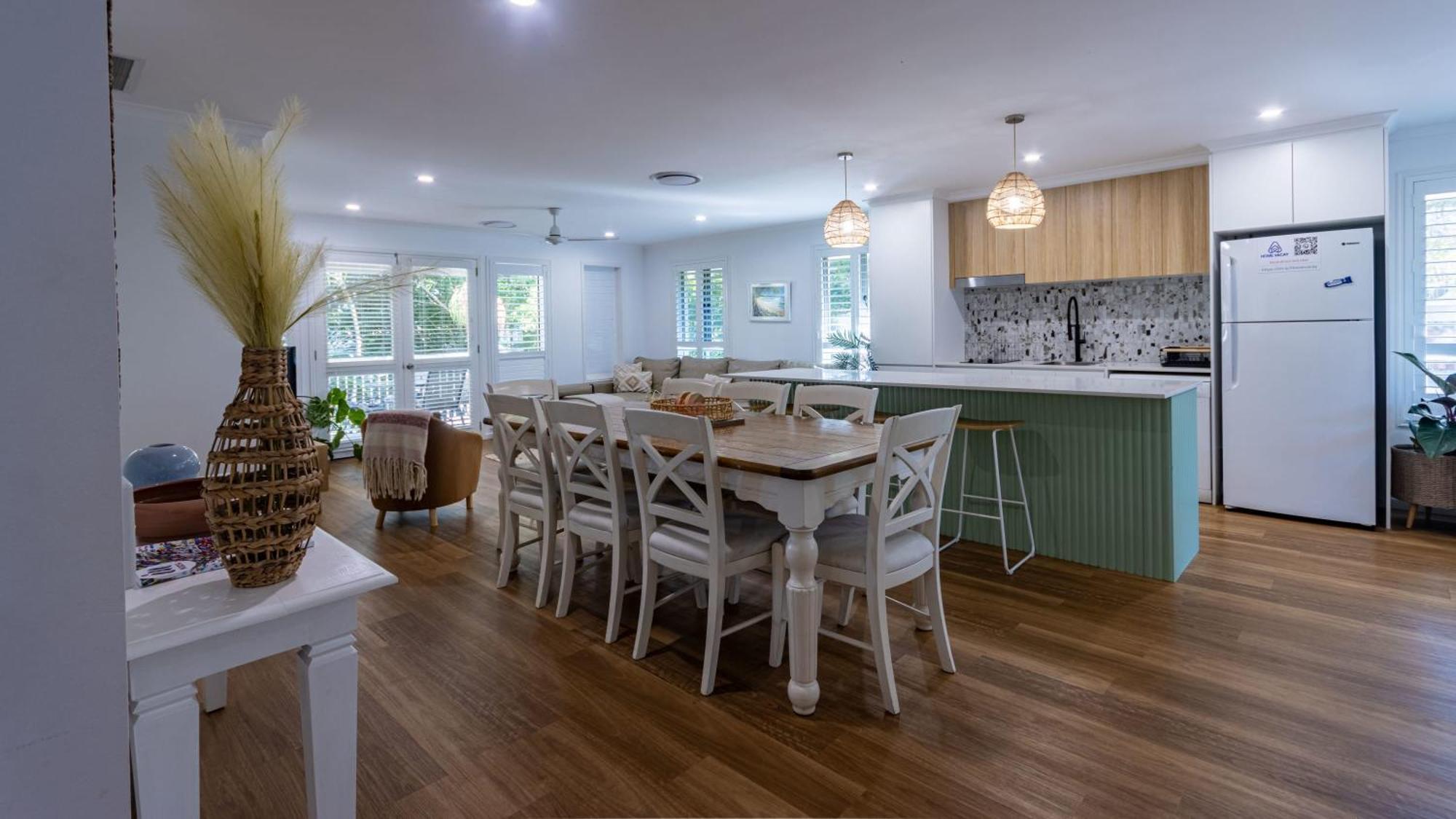 Large Gem - Off Gympie Terrace Apartment *