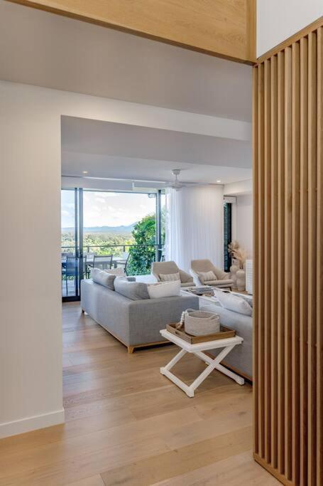 The Hamptons House - Luxury House Noosa Heads
