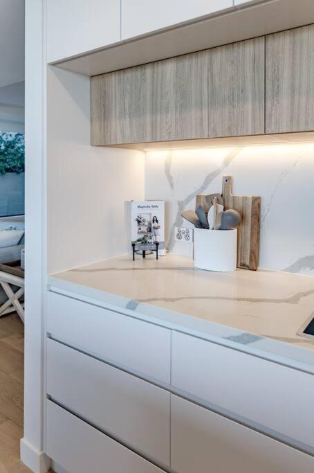 The Hamptons House - Luxury House Holiday home