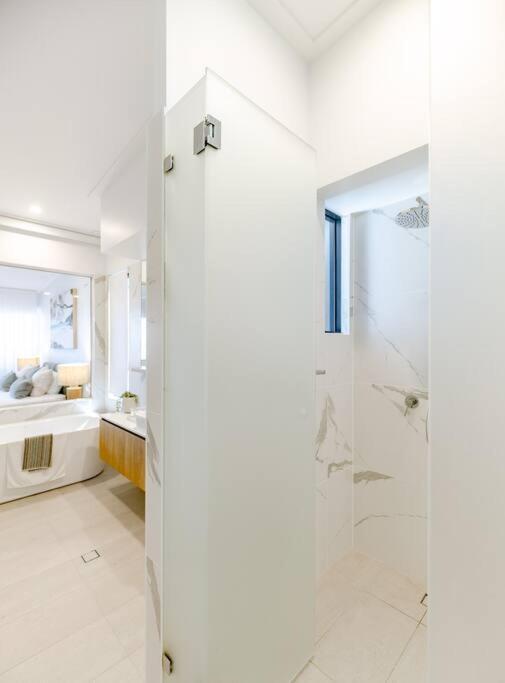 The Hamptons House - Luxury House Holiday home *