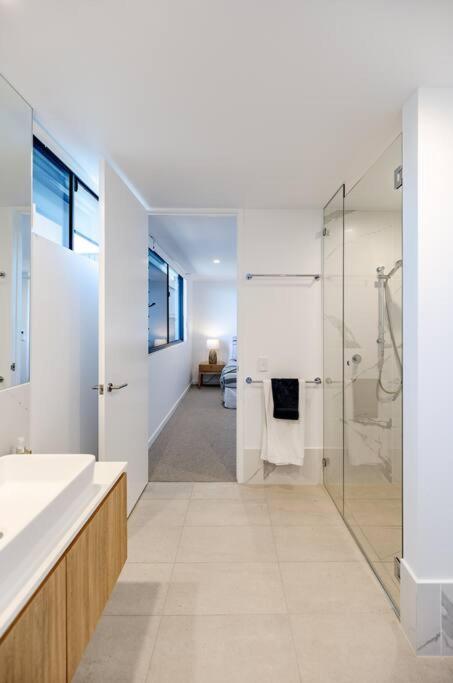 The Hamptons House - Luxury House * Noosa Heads