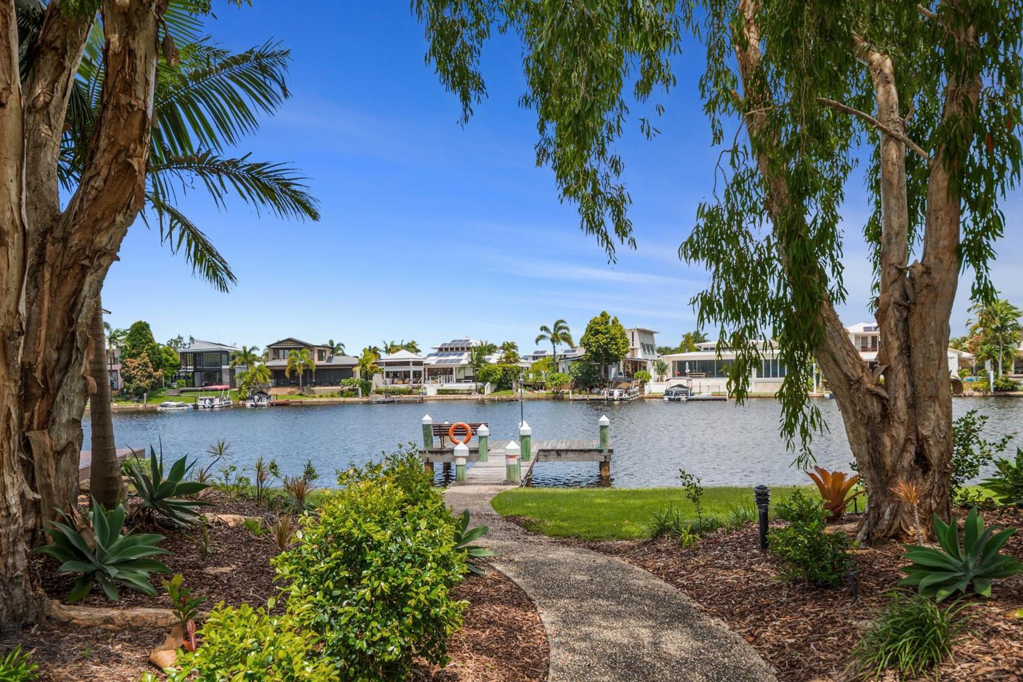 Resort Noosa Entrance Waterfront 4*