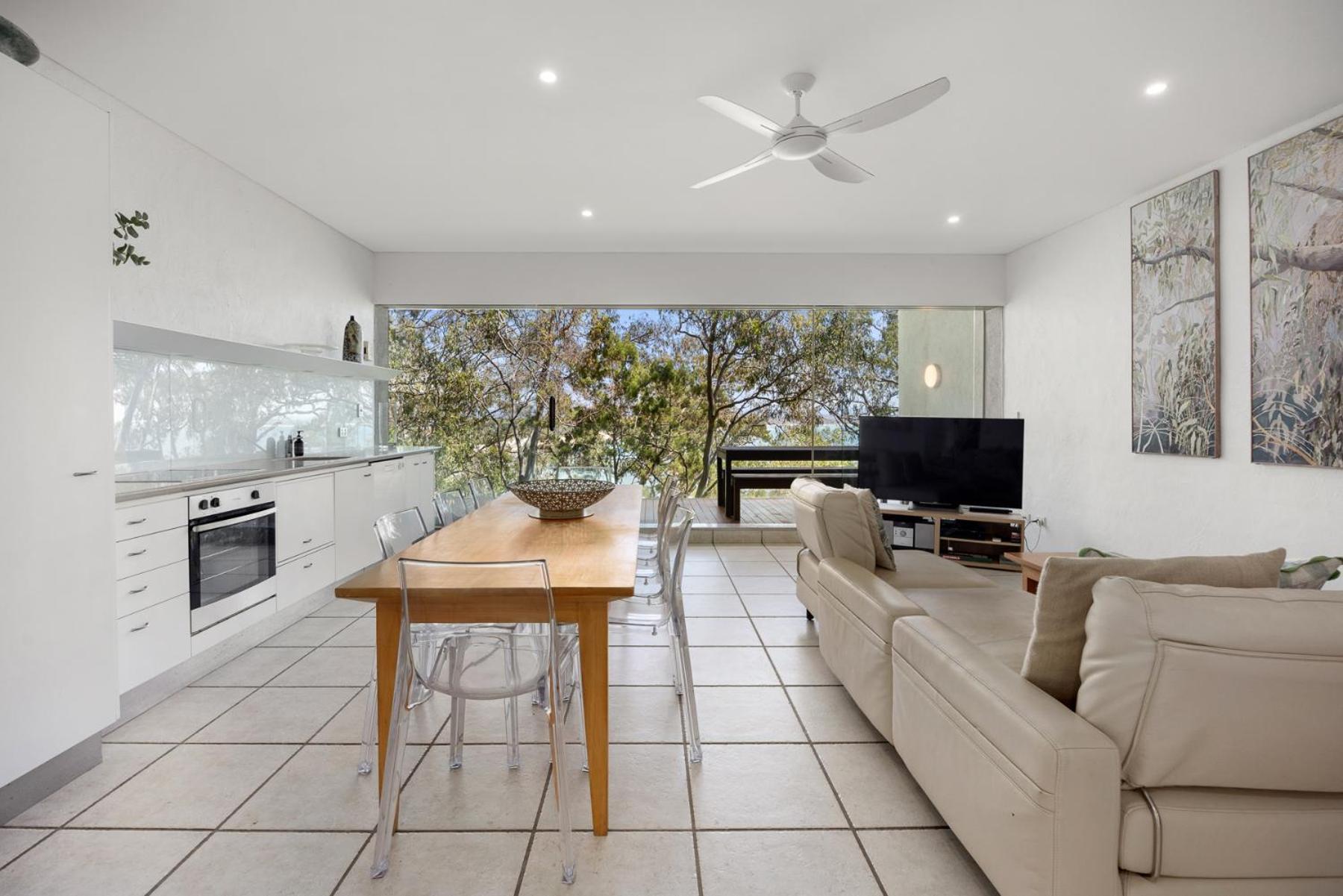 Cove Point 6 Ocean Views & Calm Apartment