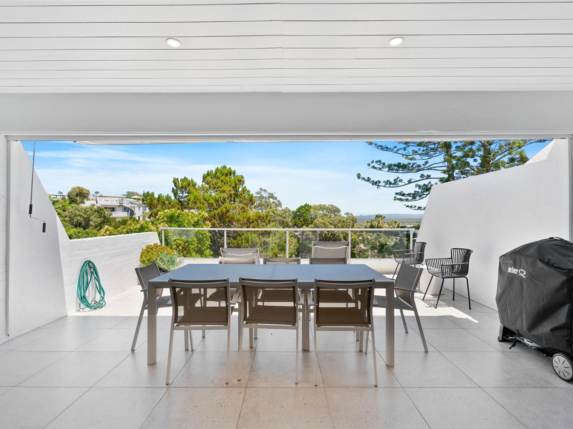 Apartment Views 4 Drive 33 Stylish Coastal Retreat *