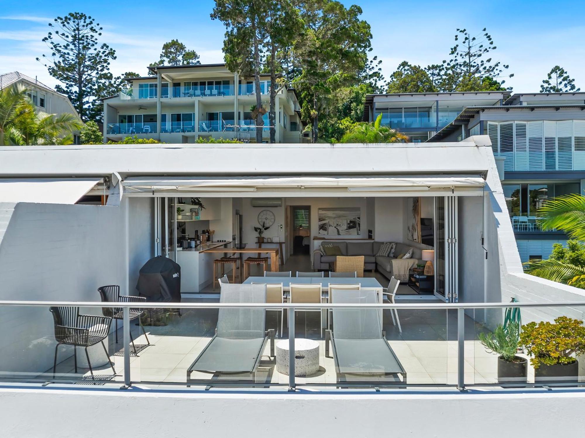 Apartment Views 4 Drive 33 Stylish Coastal Retreat
