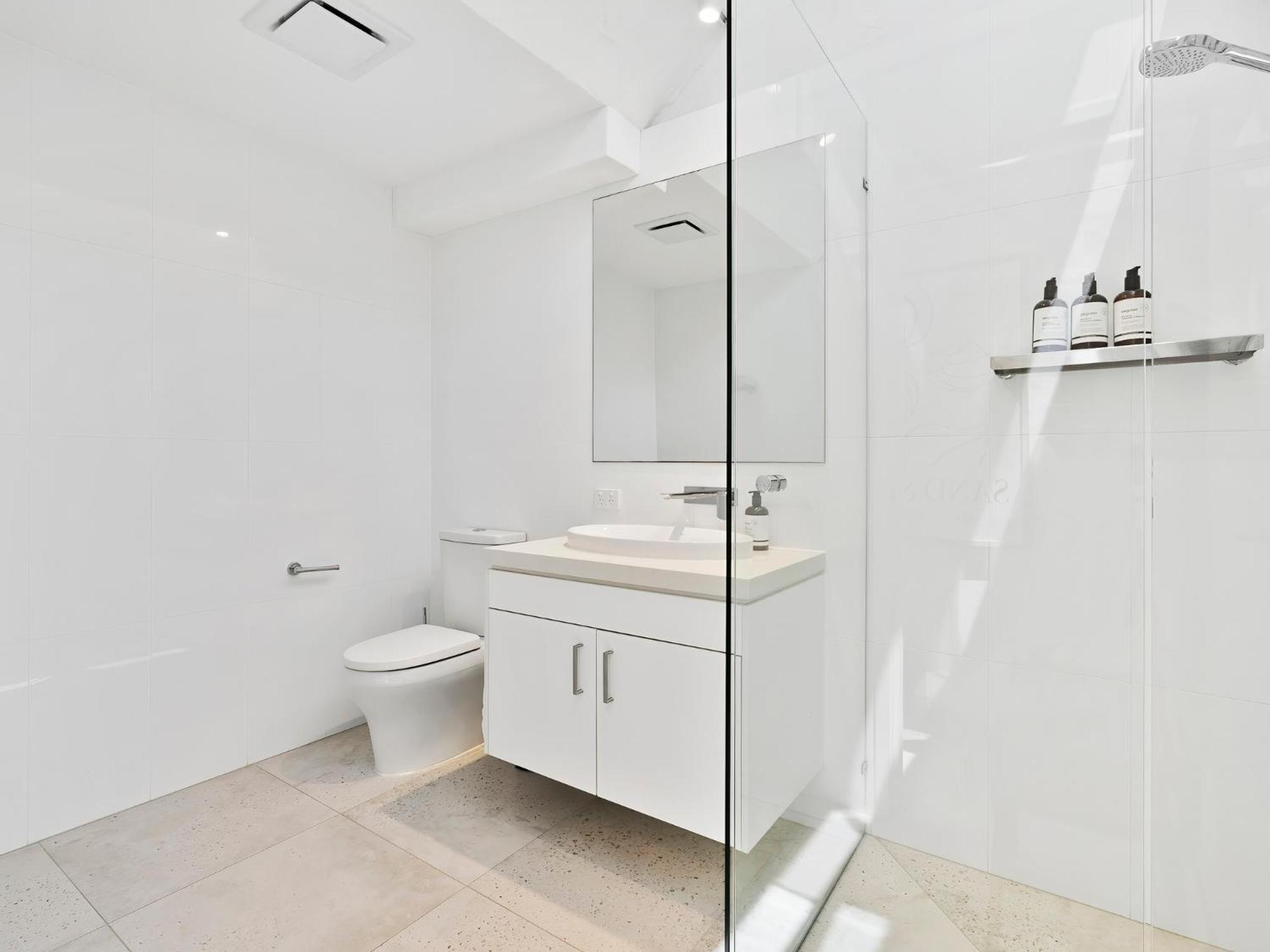 Views 4 Drive 33 Stylish Coastal Retreat Apartment Noosa Heads