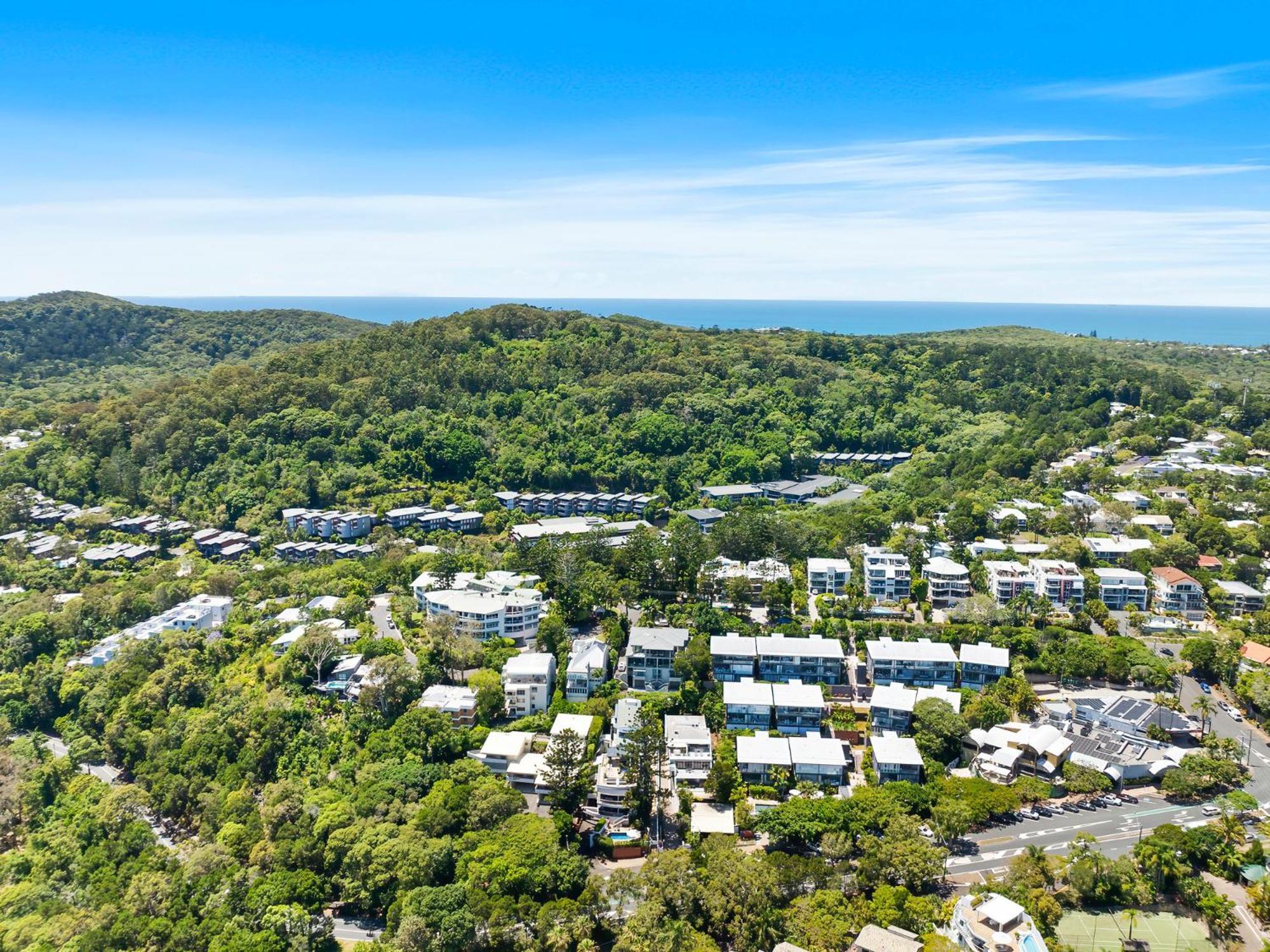 Views 4 Drive 33 Stylish Coastal Retreat Noosa Heads