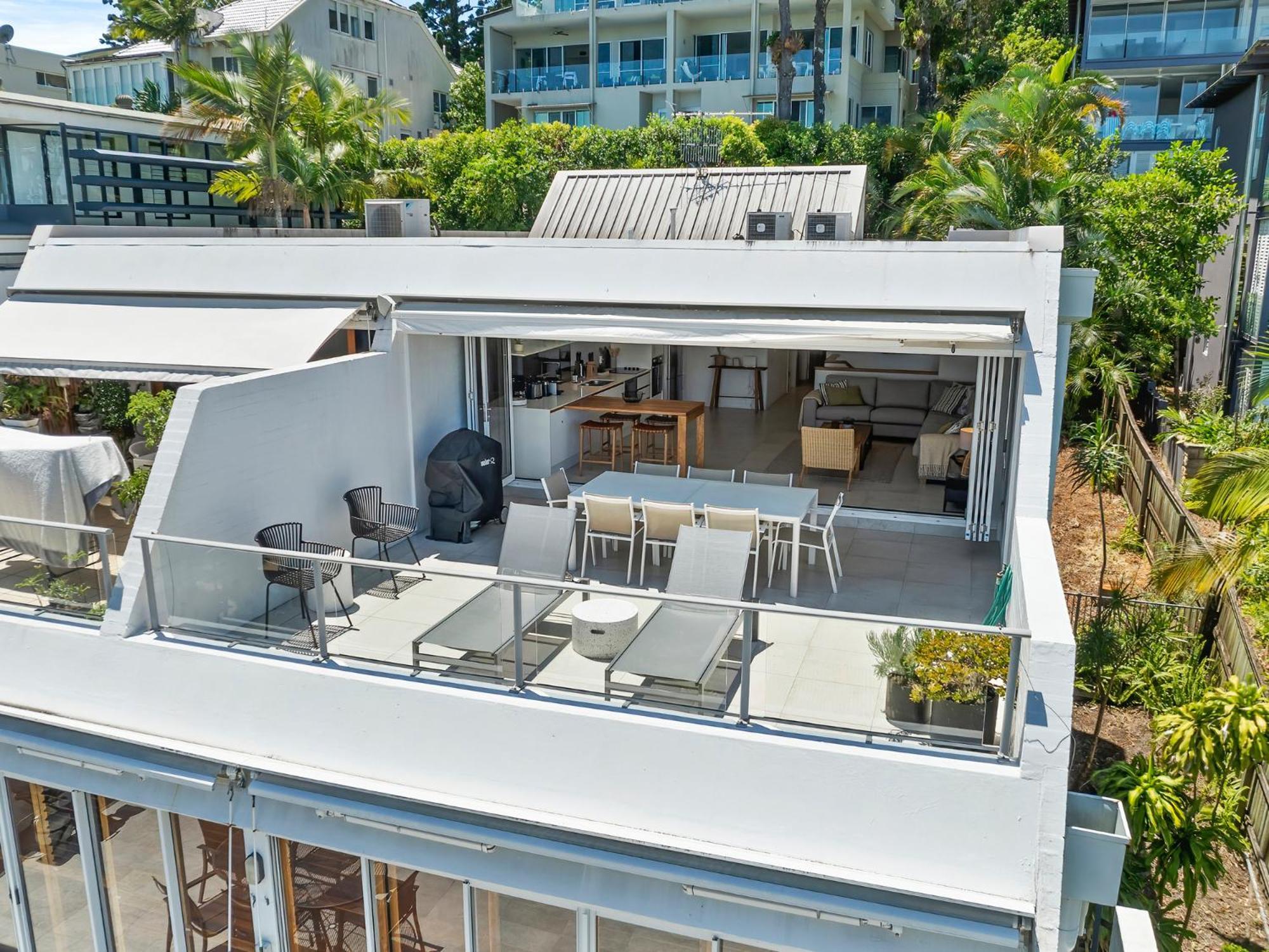Apartment Views 4 Drive 33 Stylish Coastal Retreat