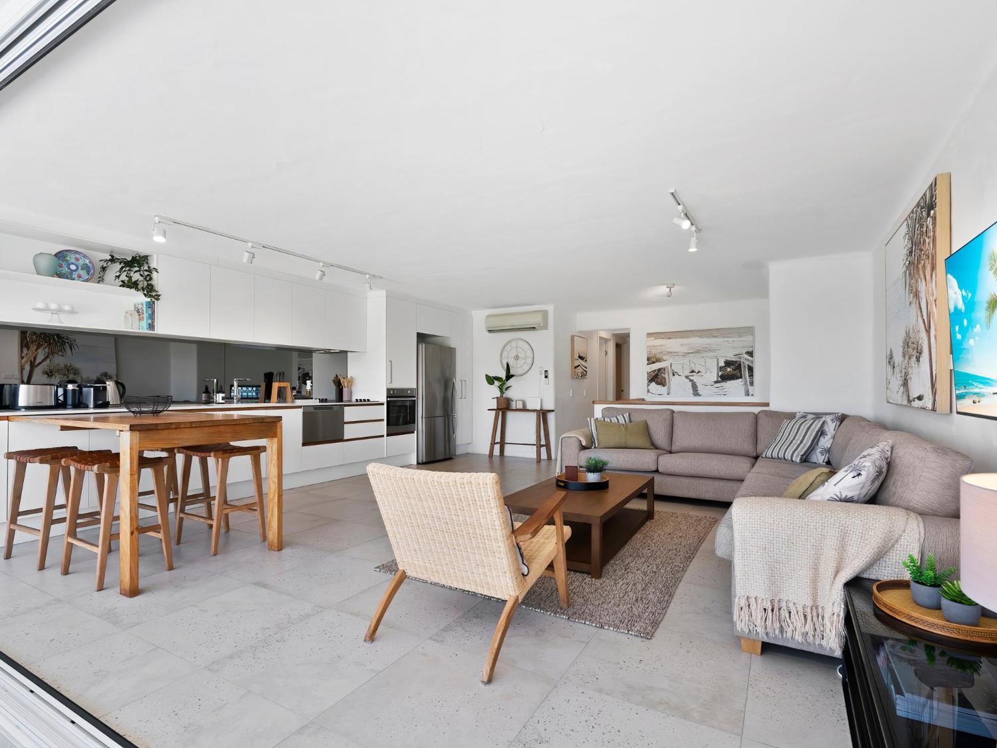 Apartment Views 4 Drive 33 Stylish Coastal Retreat *
